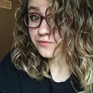 Meet your Posher, Tia